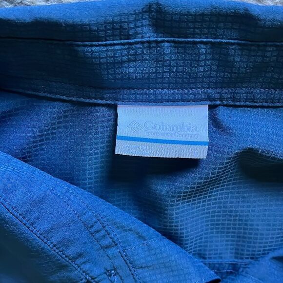Columbia short sleeve button down - Picture 2 of 5